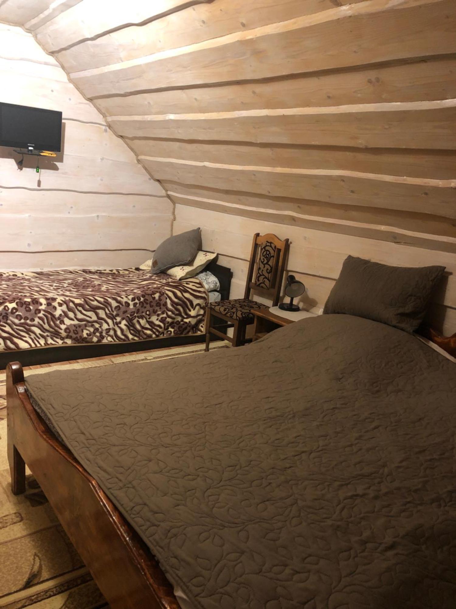 Біля Комори Pilipets Exterior foto
